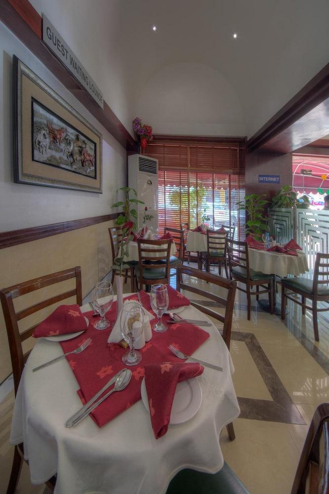 Hyde Park Hotel Dubaï Extérieur photo